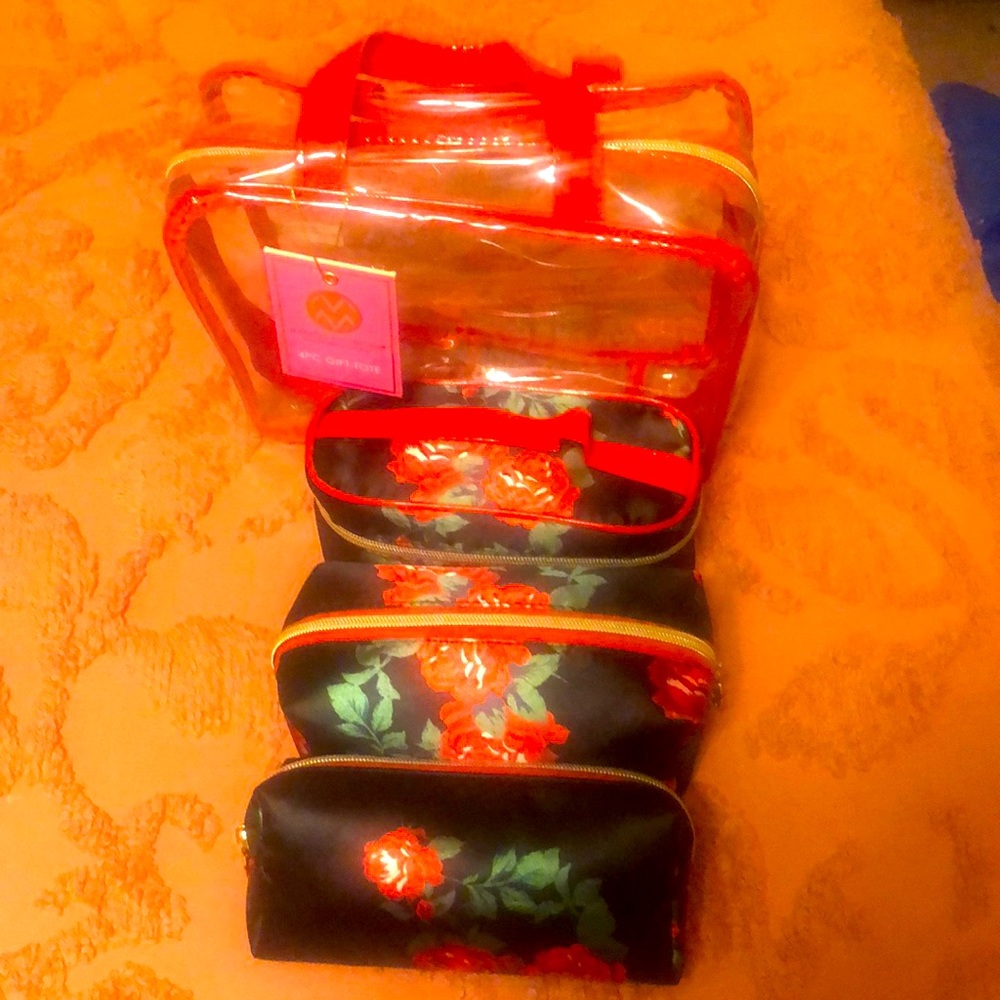 New with tags A brand new unused items in original packaging 4PC gift tote